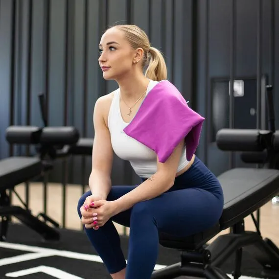 METEOR ręcznik z mikrofibry szybkoschnący z pokrowcem 90x50 różowy, Kolor: bakłażanowy, Rozmiar: M, 7 zdjęcie