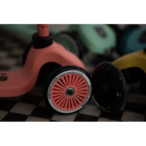 SCOOTANDRIDE hulajnoga Highwaykick 1 + kask regulowany jeździk dla dziecka zestaw 2w1, Kolor: czerwony, 7 zdjęcie