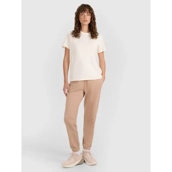 4F spodnie dresowe damskie z kieszeniami 4FWAW25TTROF1269 beżowe, Kolor: beżowy, Rozmiar: S